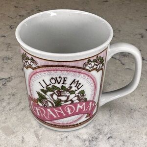 “I love Grandma” Coffee/tea cup with roses, graphics on both sides 8oz EUC